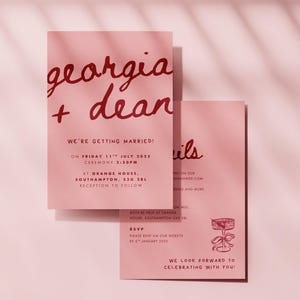 Puede incluir: Un juego de tres tazas de cerámica con un acabado moteado y mate. Las tazas son de color crema, gris claro y gris oscuro. Cada taza tiene un diseño simple y minimalista.