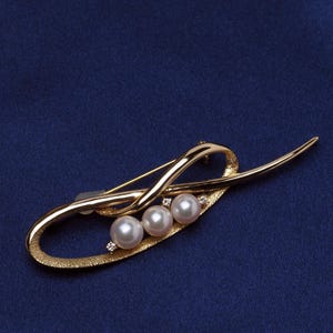 18K Solid Gold Akoya Pearl Brooch with Natural Diamond, Art Deco-Style, Yellow Gold Brooch, Japanese Pearl Jewelry