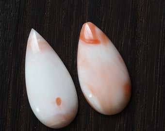 2 st ofärgad naturlig korall droppformad cabochon, unikt mönster, lös ädelsten för smyckestillverkning