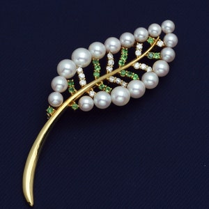 18K Solid Gold Akoya Pearl Tennyo Like Color Leaf Brooch with Natural Diamond and Green Garnet, Come with Identification Certificate