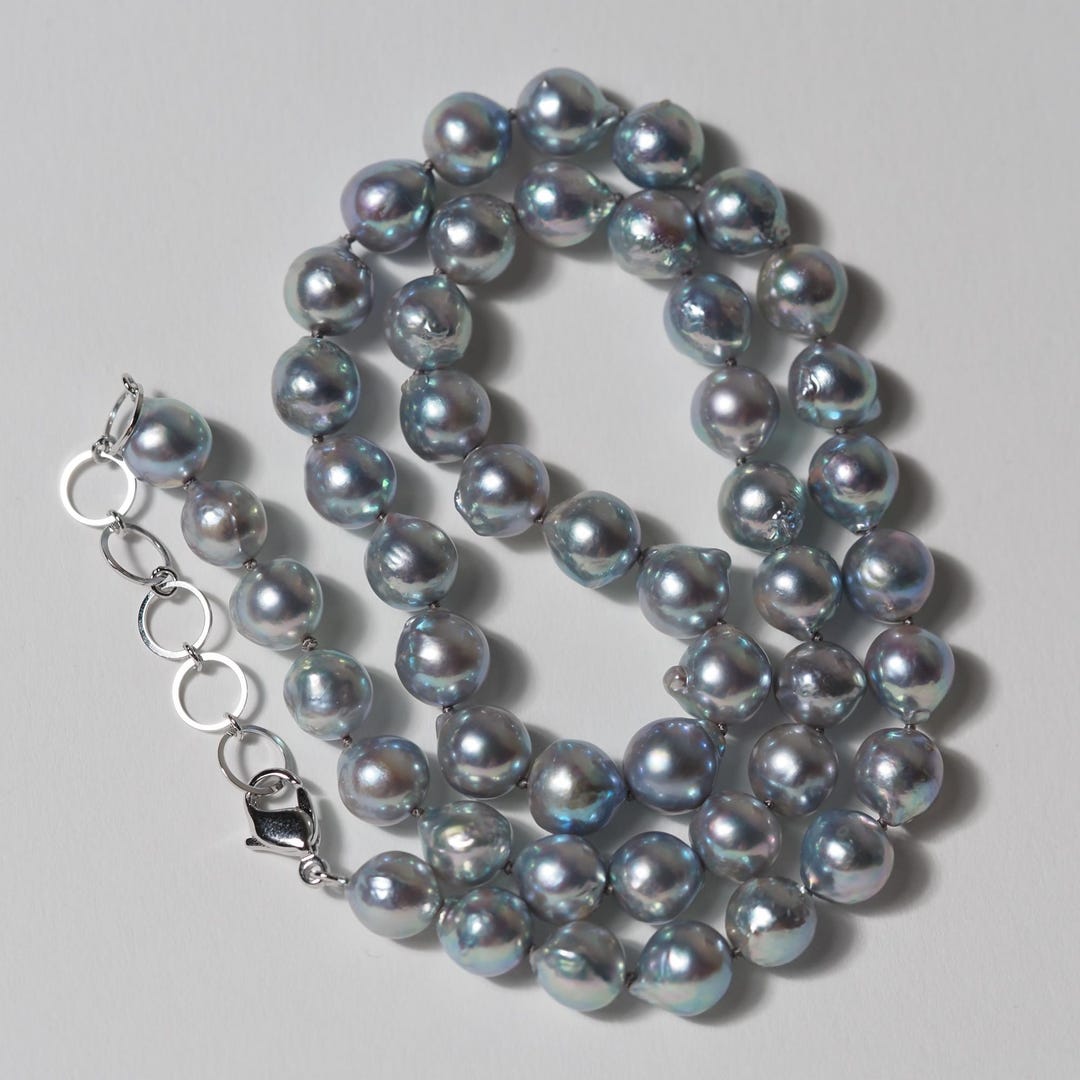 Akoya Pearl Natural Especially Dark Blue Semi-baroque Akoya Pearl Natural Especially Dark Blue Semi-baroque