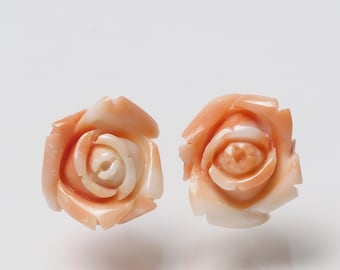 Orecchini a bottone in corallo giapponese naturale non tinto, bicolore rosa-arancio e bianco, orecchini a forma di fiore intagliato, gioielli in corallo autentico