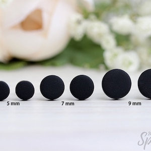 メンズ用ブラックスタッドピアス、マットブラックラウンドピアス、低刺激性チタンスタッド、ミニマリストギフト、5～9mmサイズ