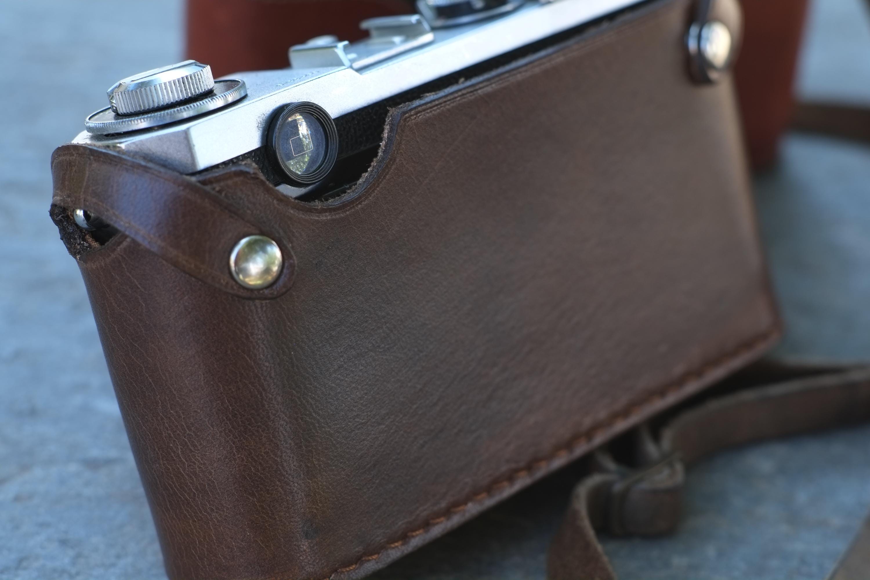 Nikon S S2 レンジファインダーカメラ用レザーハーフケース Nikon S S2 レンジファインダーカメラ用レザーハーフケース