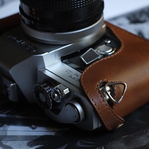 Mezza custodia in pelle per Canon FTB QL