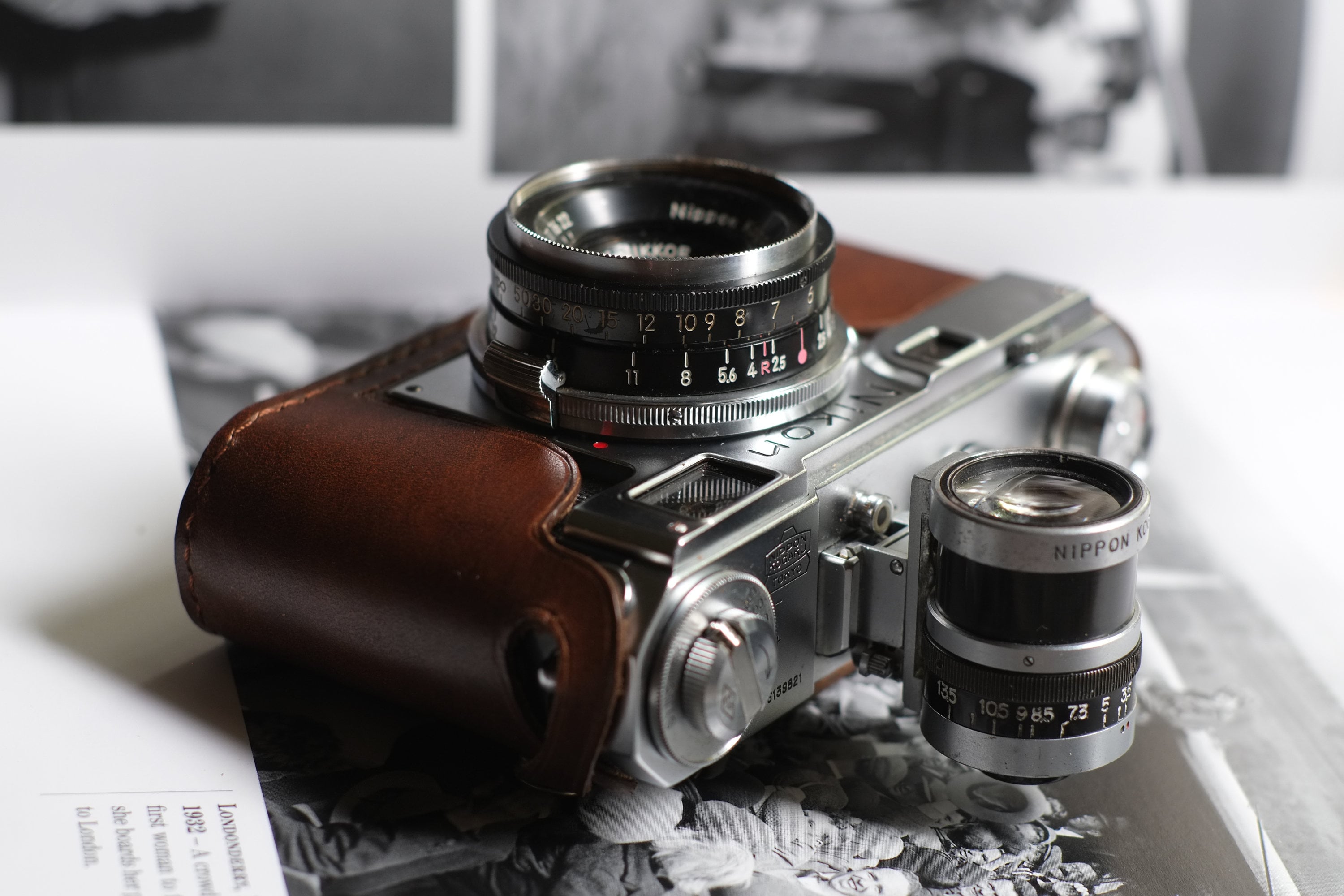 Nikon S S2 レンジファインダーカメラ用レザーハーフケース Nikon S S2 レンジファインダーカメラ用レザーハーフケース