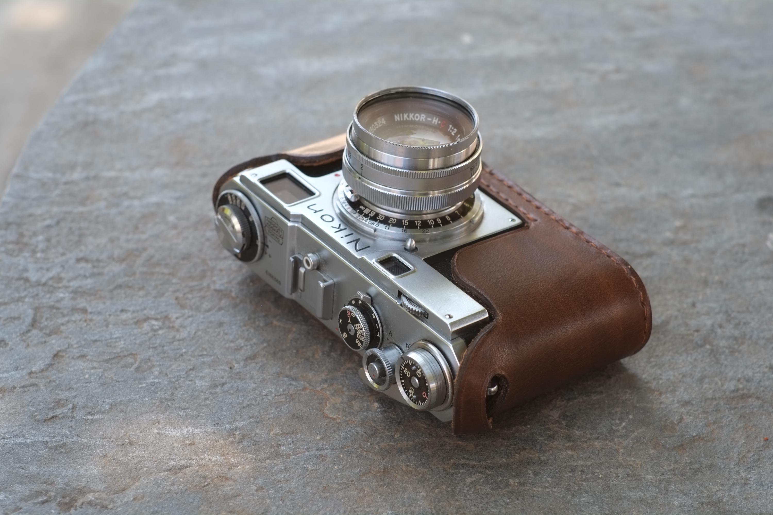 Nikon S S2 レンジファインダーカメラ用レザーハーフケース Nikon S S2 レンジファインダーカメラ用レザーハーフケース