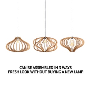 Op de afbeelding: Drie houten hanglampen met een geometrisch ontwerp. De lampen kunnen op drie verschillende manieren worden gemonteerd. "Kan op 3 manieren worden gemonteerd. Frisse look zonder een nieuwe lamp te kopen."