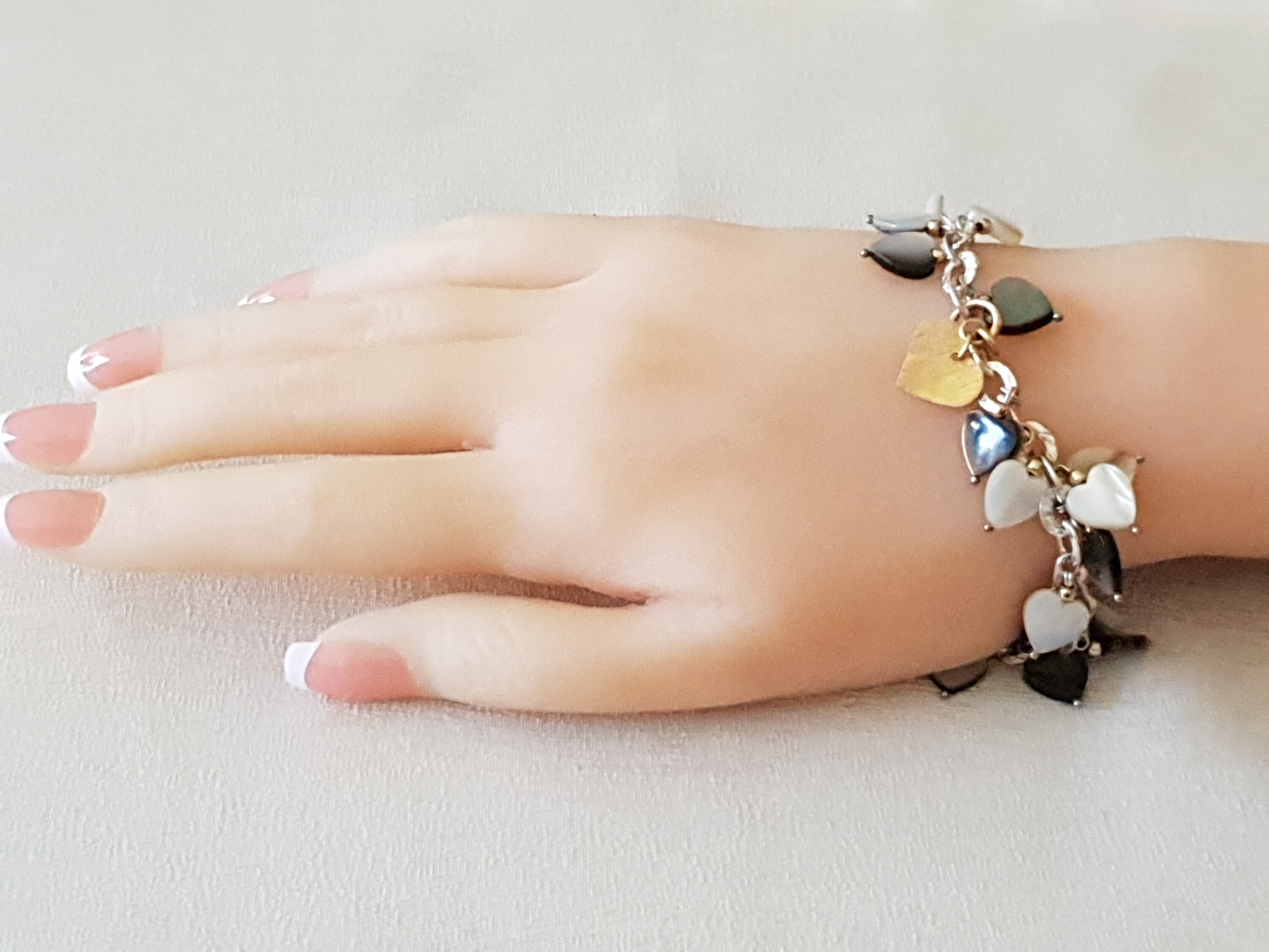 FULL HEART MOTHER OF PEARL BRACELET main image 1