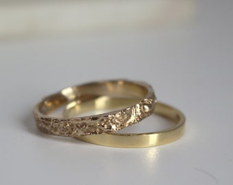 Wedding rings  in yellow gold wedding band set