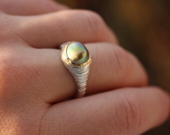 Pearl Silver and gold ring with a unique texture