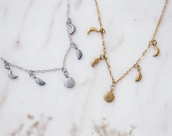 Colar com fases da lua em aço inoxidável, à prova d'água, um presente celestial, mágico e mágico, com temática astrológica lunar, perfeito para ela. Possui textura martelada que remete ao ciclo lunar.