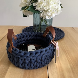 8&quot; Handmade chunky crochet basket, Round crochet basket, Wood bottom basket, Leather handle basket, Made to order