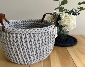 14" Handmade chunky crochet basket, Round crochet basket, Wood bottom basket, Leather handle basket, Made to order