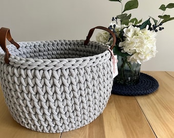 14" Handmade chunky crochet basket, Round crochet basket, Wood bottom basket, Leather handle basket, Made to order