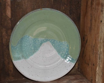 Green and white stoneware 8 1/4" ceramic pottery plate