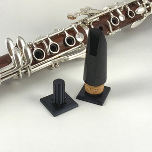 Clarinet mouthpiece display and drying stand Black