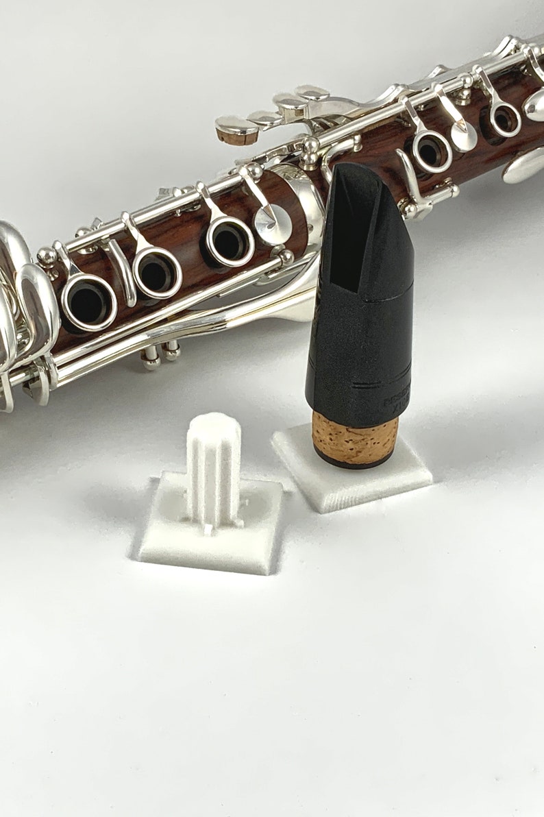 Clarinet mouthpiece display and drying stand White