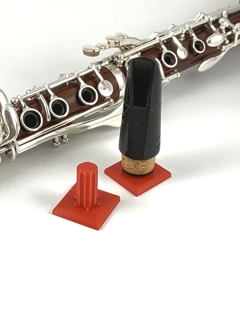 Clarinet mouthpiece display and drying stand Red