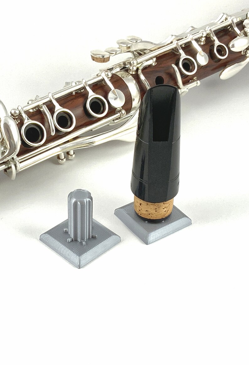 Clarinet mouthpiece display and drying stand Gray