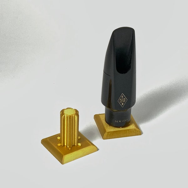Saxophone mouthpiece display and drying stand for alto and tenor