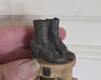 Miniatuur victoriaanse laarsjes bruin (Schaal 1:12) Poppenhuis Accessoire/Diorama