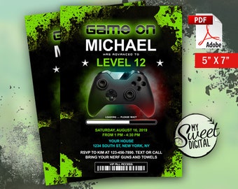 Può includere: Un invito digitale verde e nero con un controller per videogiochi, una barra di caricamento e il testo "Game On Michael Has Advanced To Level 12". L'invito è per una festa il 16 agosto 2019, dalle 13:00 alle 16:30. L'indirizzo è 1234 South St, New York, NY. L'invito include anche il testo "RSVP to Kim at 123-456-7890. Text or call. Bring your Nerf guns and towels."