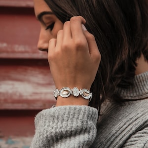 Squisito bracciale in argento e oro: gioielli di tendenza realizzati a mano