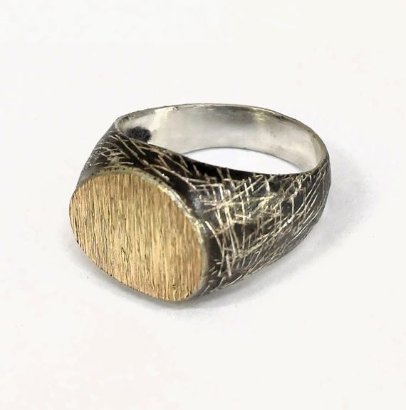 SERN Vein Signet Ring 9号 Two-tone Signet Ring: 9k Gold & Oxidized Sterling Silver