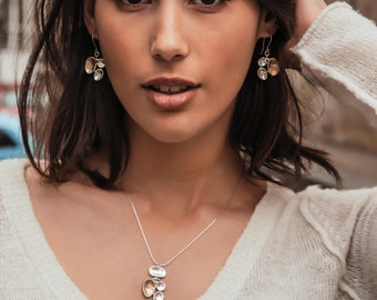 Boucles d'oreilles pendantes bicolores faites main : or 9 carats et argent sterling