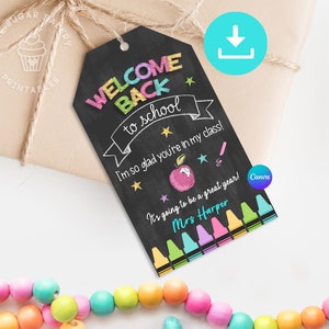 Etiqueta de boas-vindas de volta à escola Feliz primeiro dia de aula Etiqueta de presente editável para impressão Download instantâneo Professor Aluno Sala de aula Etiqueta personalizada