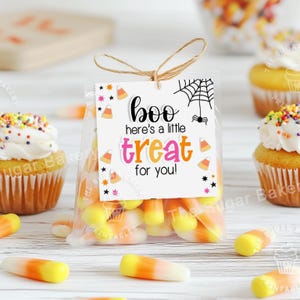 Afdrukbare Halloween-tags, BOO hier is een kleine traktatie-tag, Candy Corn Boo-cadeaukaartjes, Trick or Treat-taslabels, Halloween-tags, instant download