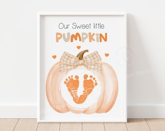 Handafdruk en voetafdruk herfst, onze kleine pompoen babyherinnering, afdrukbare eerste Halloween-kunst, pasgeboren herfst babypeutercadeau van kinderen