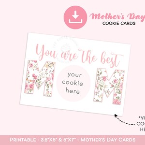 K&ouml;nnte beinhalten: Druckbare Muttertags-Kekskarte mit floralem Design. Die Karte sagt "You are the best MOM" mit Platz f&uuml;r einen Keks. Die Karte ist 8,9 cm x 12,7 cm oder 12,7 cm x 17,8 cm gro&szlig;.
