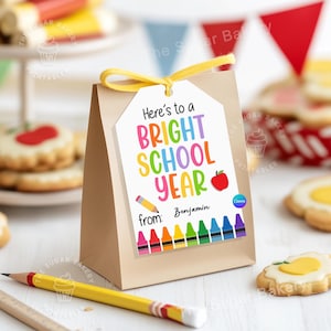 BEWERKBAAR Op een vrolijk SCHOOLjaar cadeaulabel, terug naar school cadeaulabels, lerarenwaarderingslabels Afdrukbaar eerste schooldagstudent