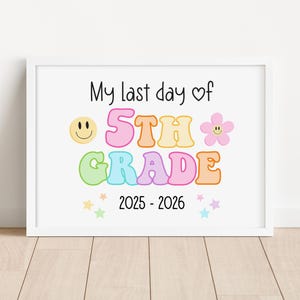 Last Day of 5th Grade Sign, Retro 5th grade sign printable, Last day of 5th grade Sign, End of School year Chalkboard pastel rainbow CRAY103