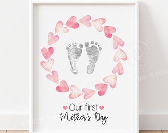 Arte de huellas para el primer día de la madre, arte de huellas de manos, manualidad para el primer día de la madre del bebé, recuerdo, corona de corazón de acuarela, arte de pared para recién nacidos para guardería, bricolaje