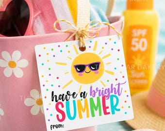 Tenha um VERÃO Brilhante! Etiquetas de presente imprimíveis com tema de óculos de sol e luz do sol para o fim do ano letivo da pré-escola, jardim de infância e colega de classe.