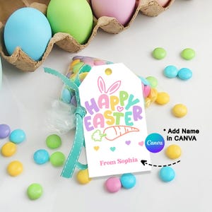 Pu&ograve; includere: Un'etichetta regalo bianca con un design colorato "Buona Pasqua" che presenta un coniglio e una carota. L'etichetta dice "Da Sophia" e ha una nota per aggiungere un nome in Canva.