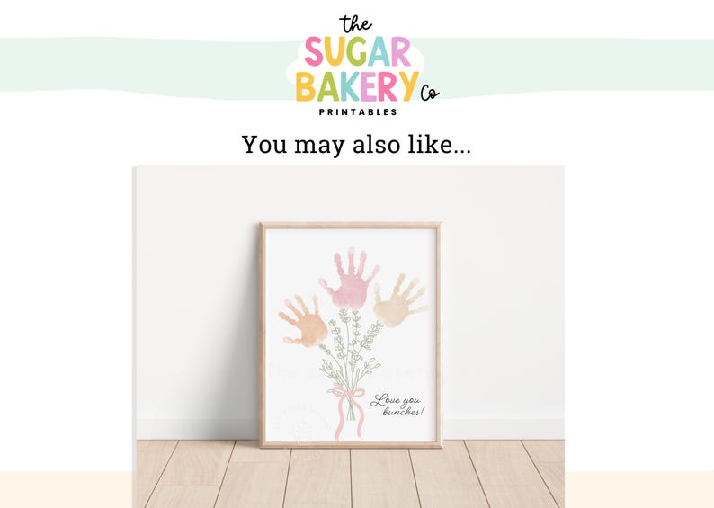 K&ouml;nnte beinhalten: Ein druckbarer Kunstdruck mit einem Blumenstrau&szlig; aus Handabdr&uuml;cken. Der Druck ist in einem hellen Holzrahmen und hat den Text "Love you bunches!" unten.