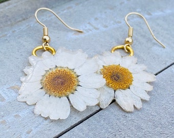 Mother's Day Mom Gift, Daisy Flower Dangle Earrings, Resin Jewelry, Cute Earrings, Real Flower Jewelry, Flower Earrings, Summer Earrings