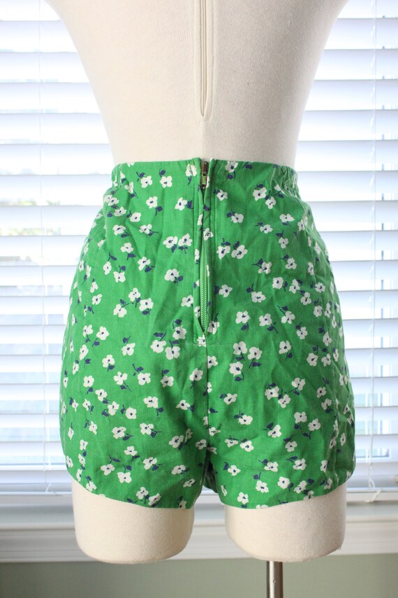 1960s Green, White and Blue Floral Shorts - image 5