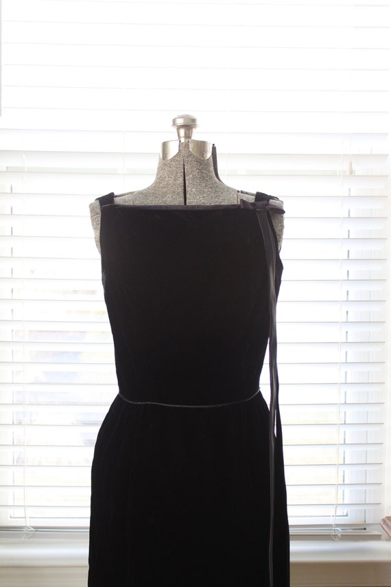 1960s Ink Black velvet Wiggle Dress with Long Sat… - image 2