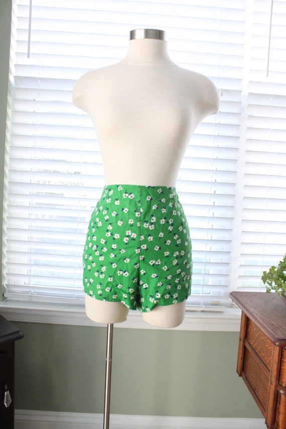1960s Green, White and Blue Floral Shorts - image 2