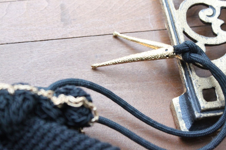 1940s Crochet Drawstring Purse with Tortoiseshell Base