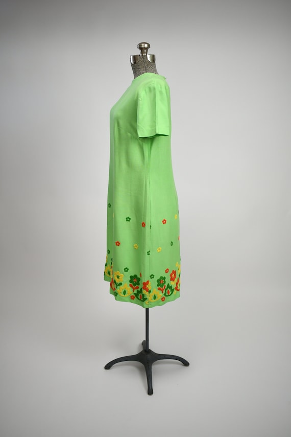 1960s Lime Green Linen Shift Dress with Embroider… - image 5