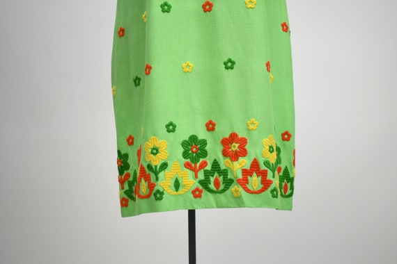 1960s Lime Green Linen Shift Dress with Embroider… - image 4