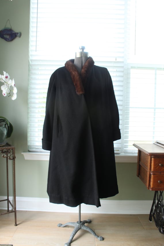 1940s Black Wool Swing Coat with Red Mink Trim - image 2