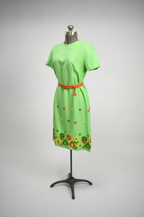 1960s Lime Green Linen Shift Dress with Embroider… - image 2