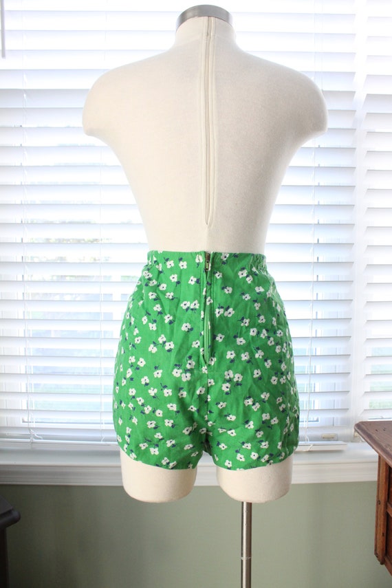 1960s Green, White and Blue Floral Shorts - image 6